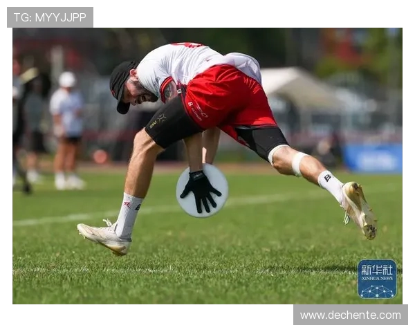 成都飞盘队配合引发热议球员间默契与战术选择成焦点 成都飞盘队配合引发热议球员间默契与战术选择成焦点