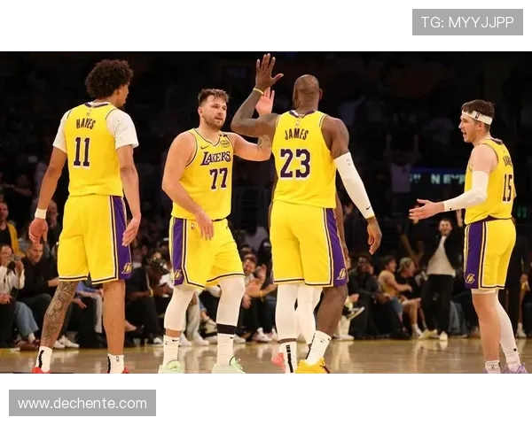 湖人勇士夏季联赛精彩对决年轻球员展现无限潜力与激情