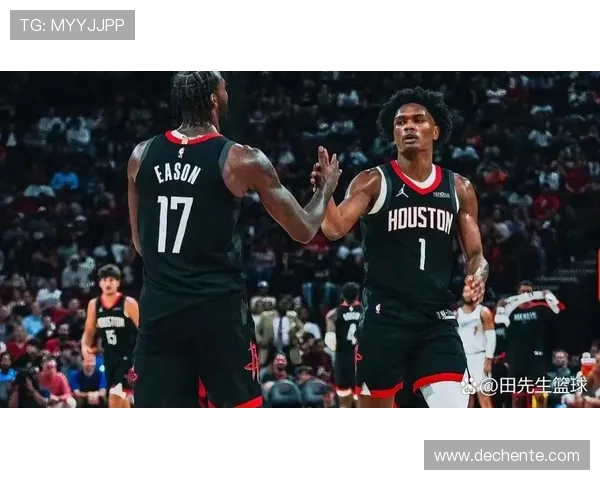 火箭队与尼克斯的激烈对决分析及赛季前景展望