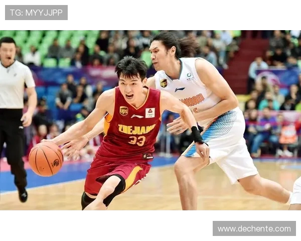 火箭队与雷霆队精彩打斗瞬间全记录，篮球场上的激情碰撞与对抗