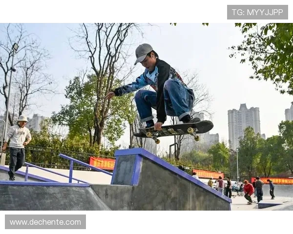 重庆滑板队在全国滑板耐力排行榜中荣获第十名的佳绩引发关注