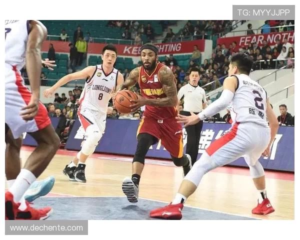 马库斯斯马特的篮球之路与领导力：从新秀到球队核心的成长故事